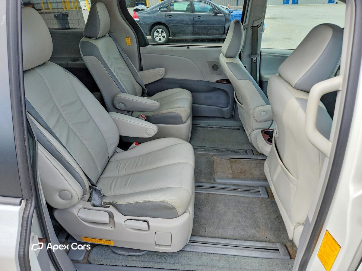 Toyota Sienna 2014