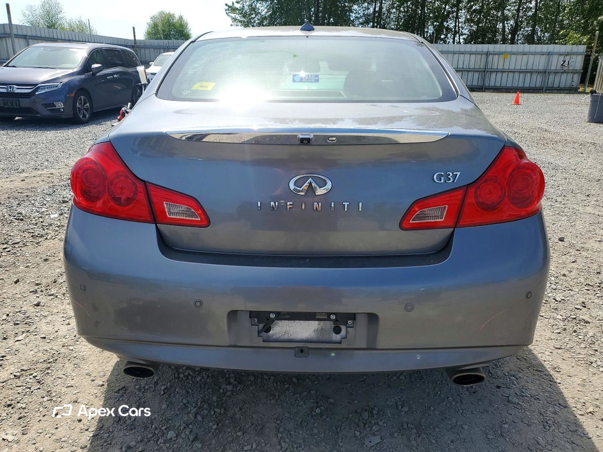 Infiniti G 2011