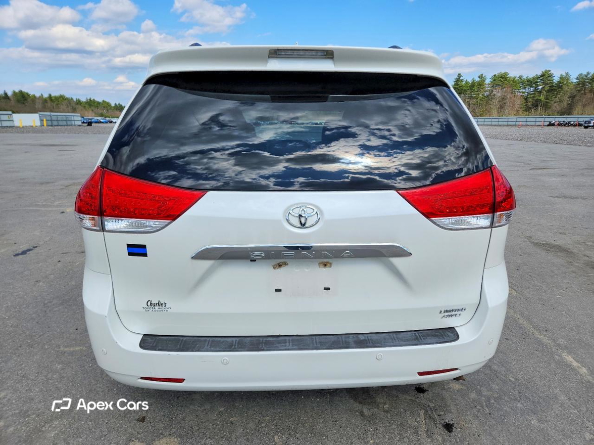 Toyota Sienna 2014