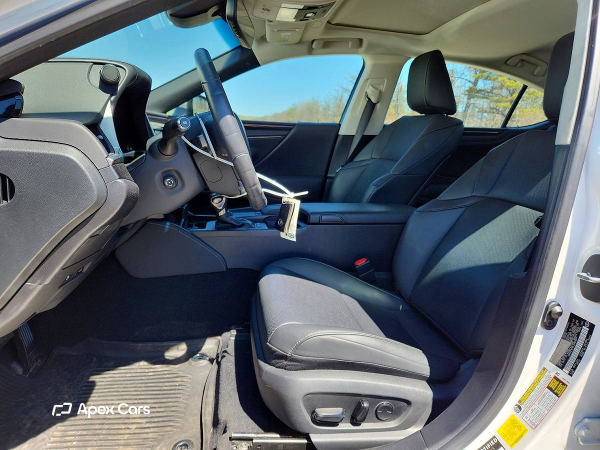 Lexus ES 2020