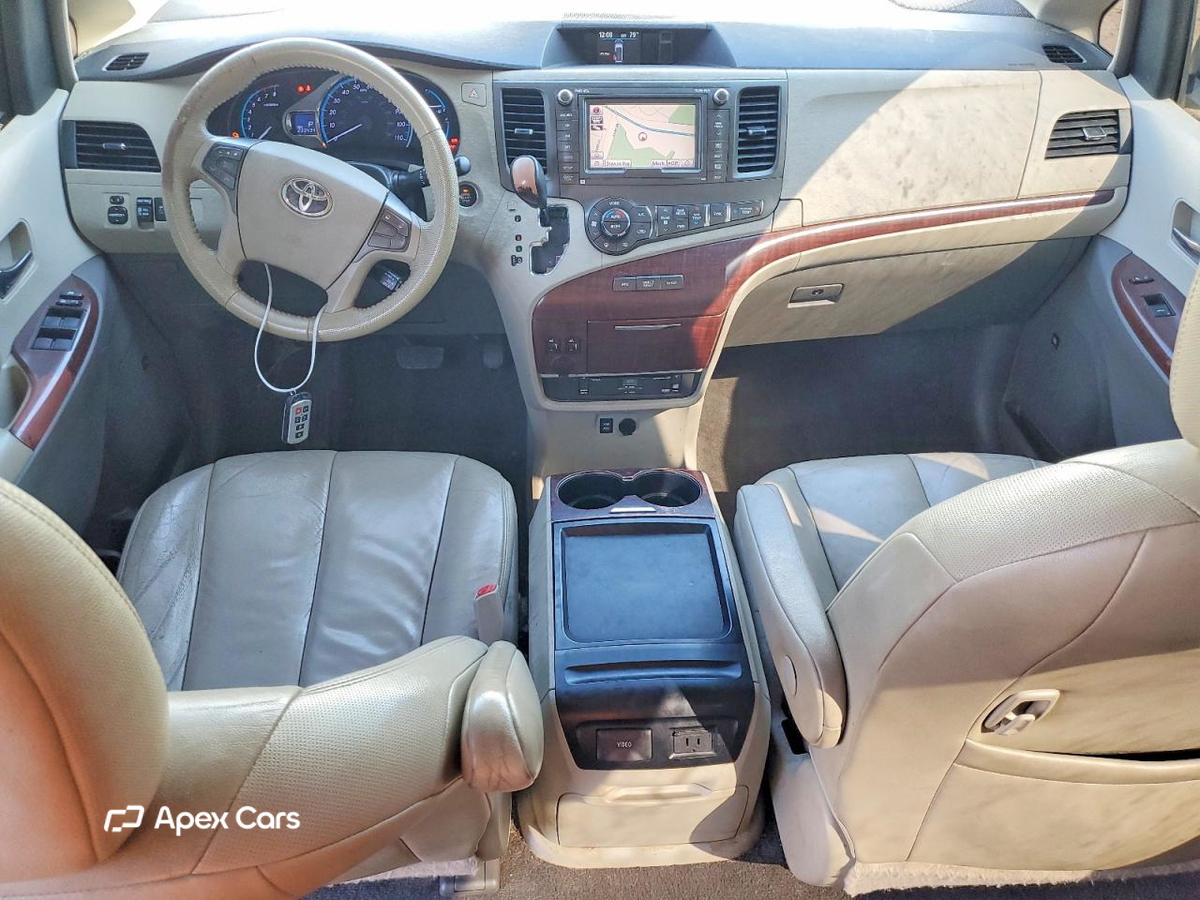 Toyota Sienna 2011