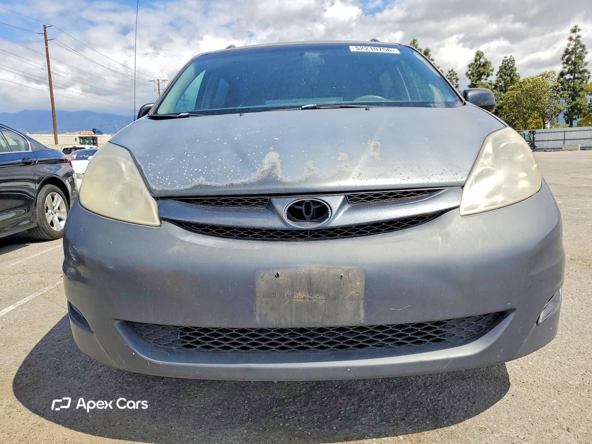 Toyota Sienna 2010