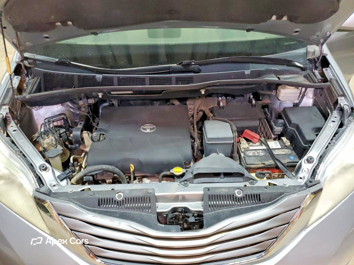 Toyota Sienna 2012
