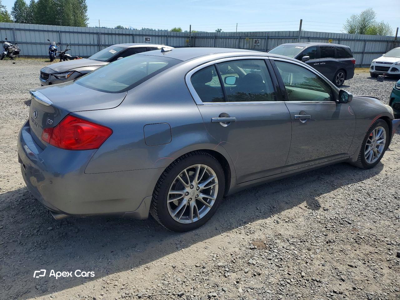 Infiniti G 2011