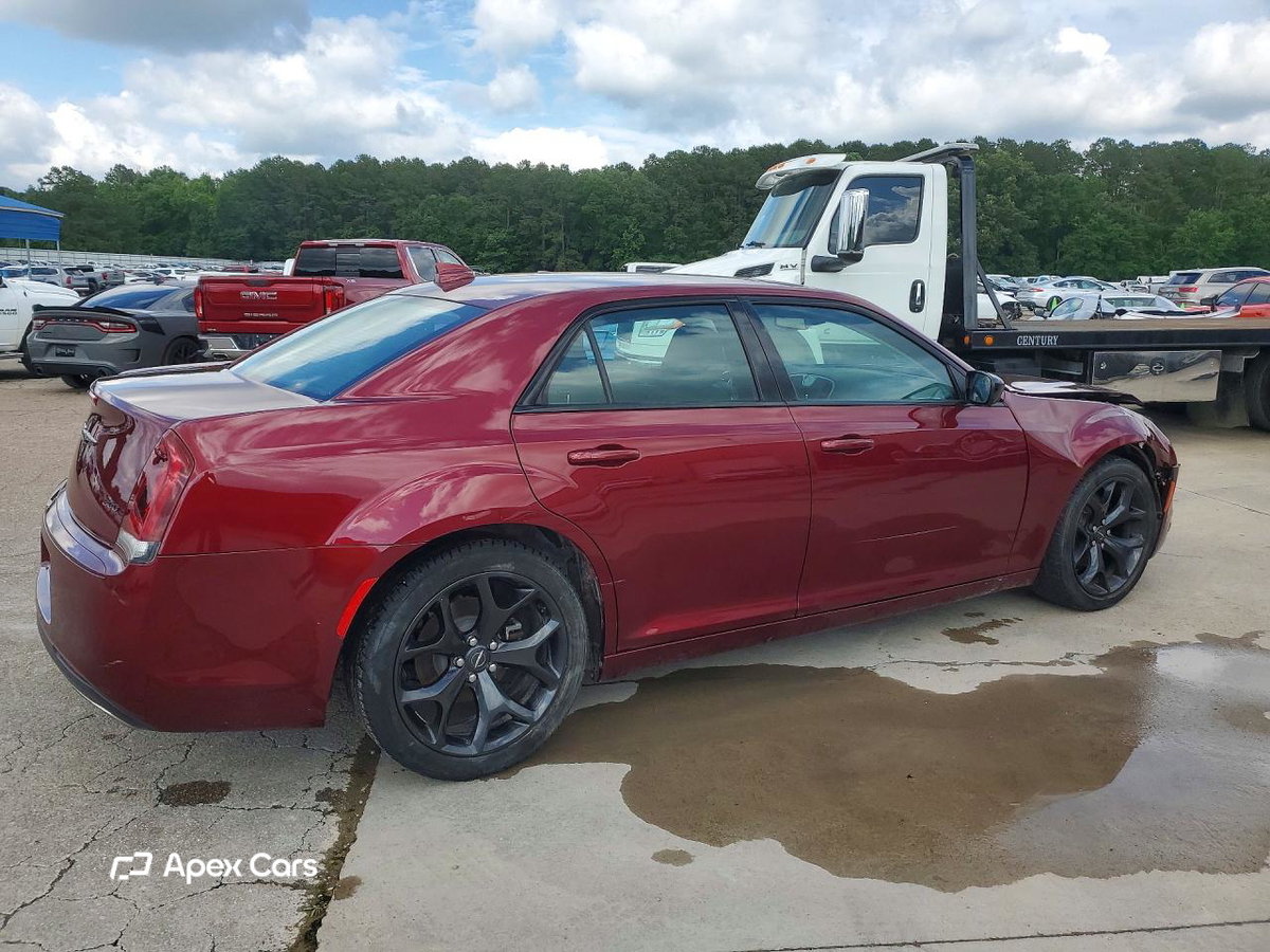 Chrysler 300 2021