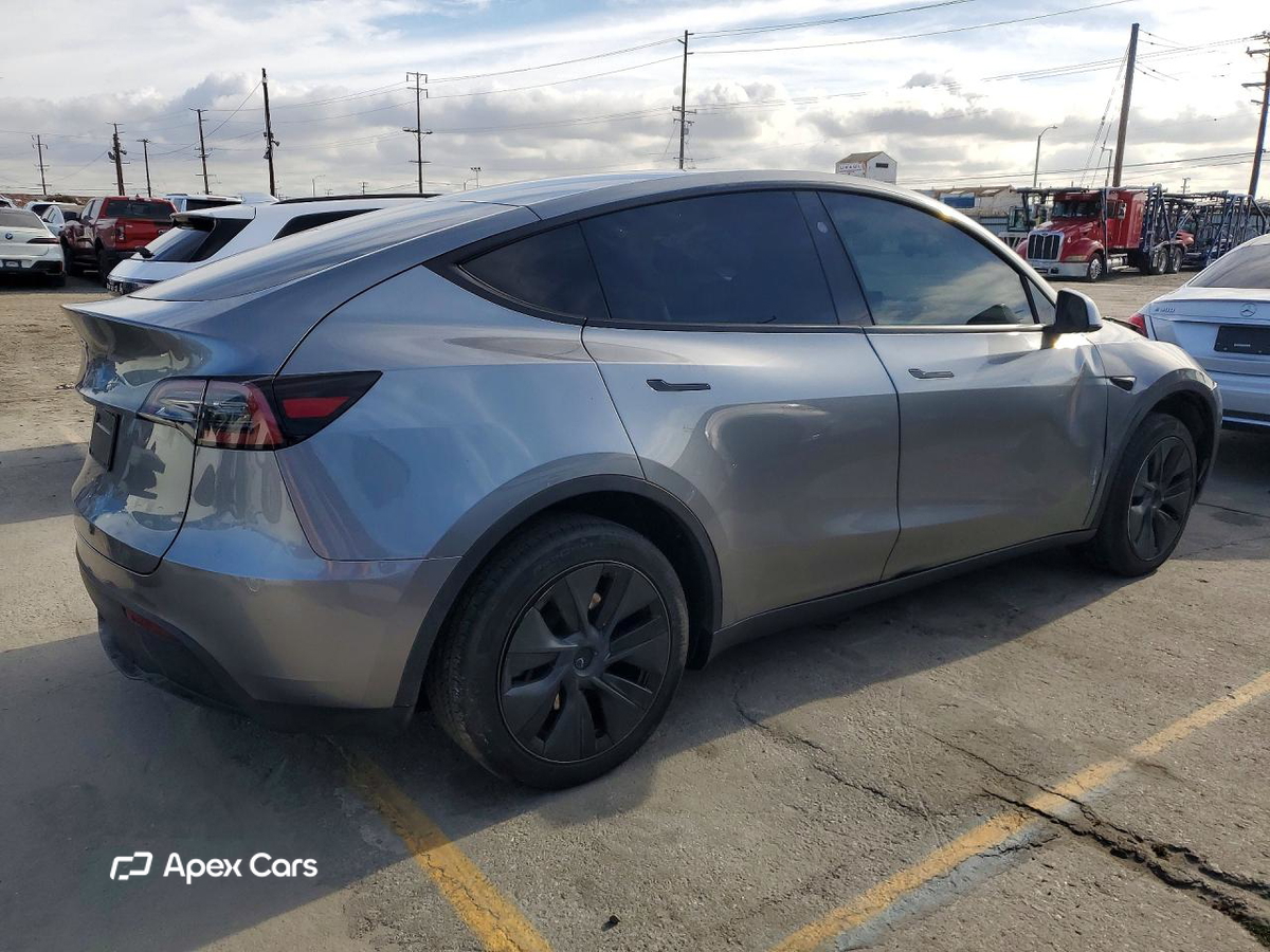 Tesla Model Y 2025