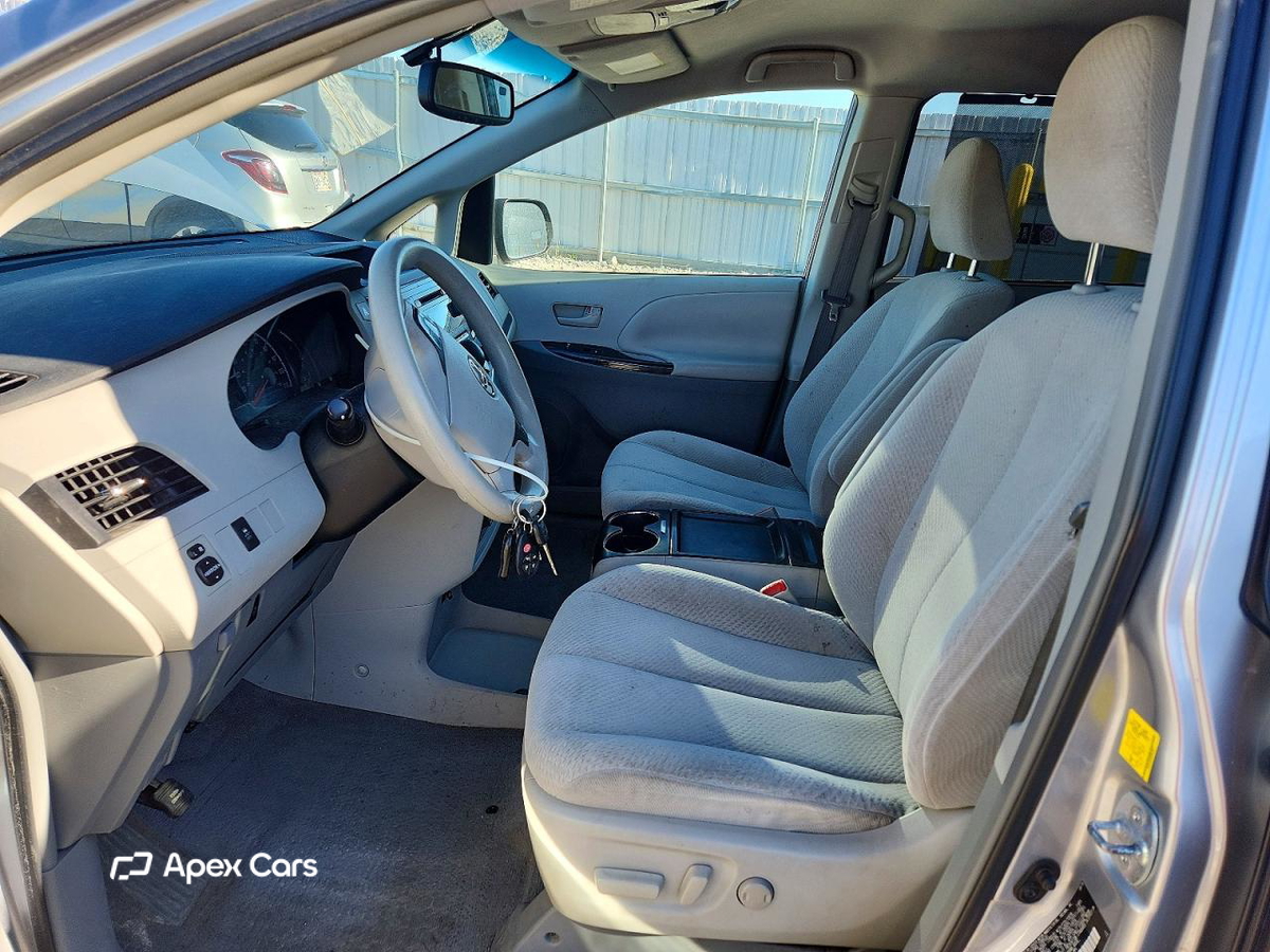 Toyota Sienna 2011