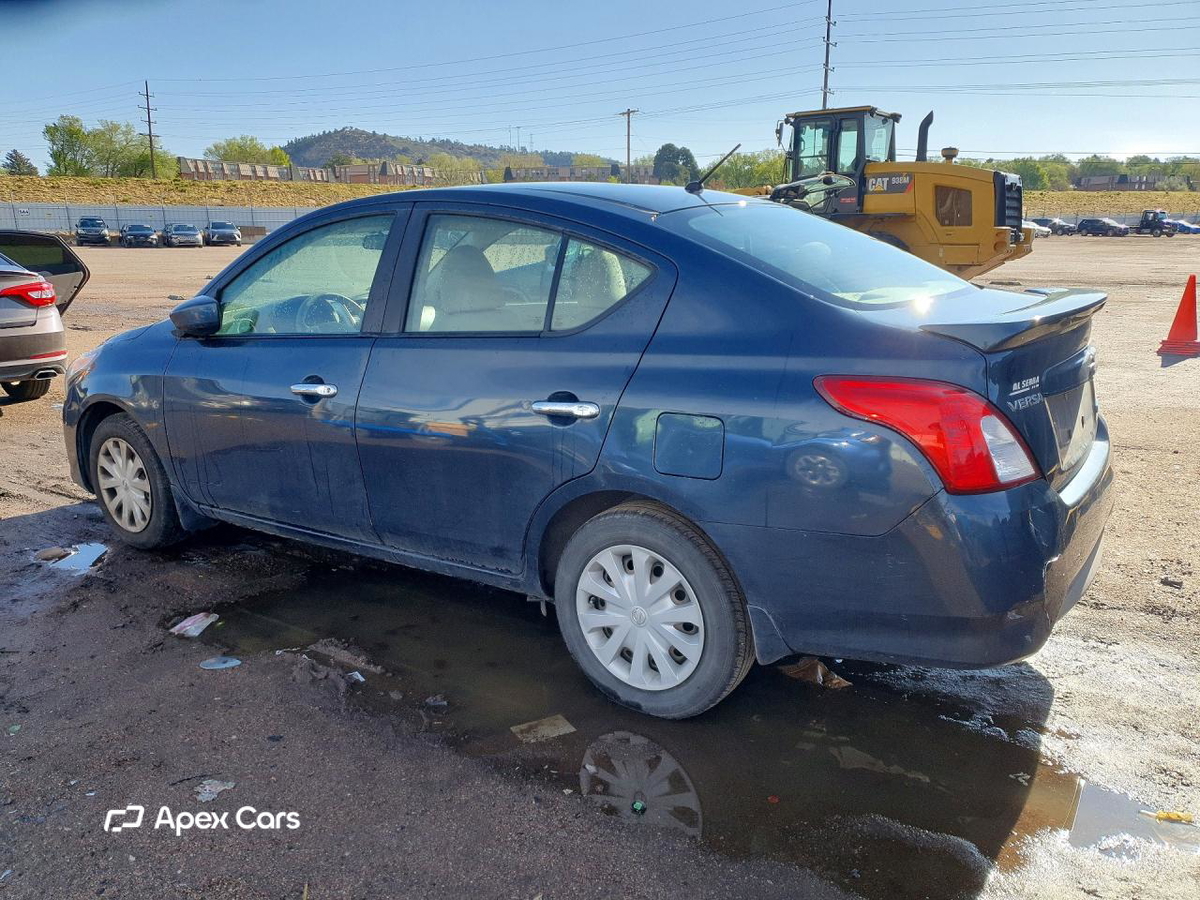Nissan Versa 2015