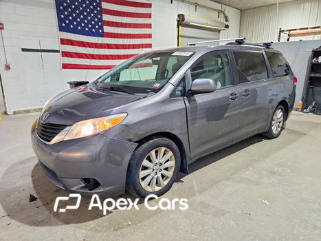 Toyota Sienna 2011 - Image 1 of 13