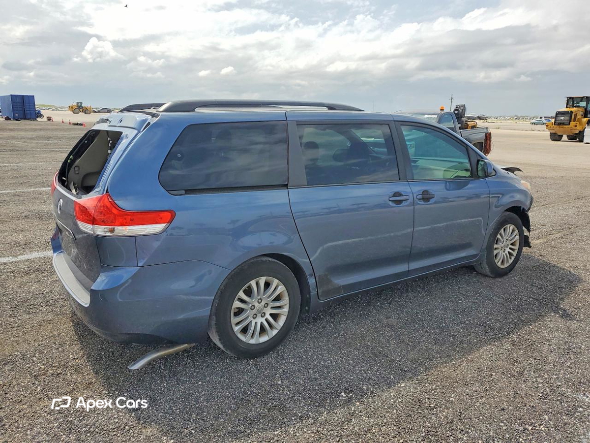 Toyota Sienna 2014