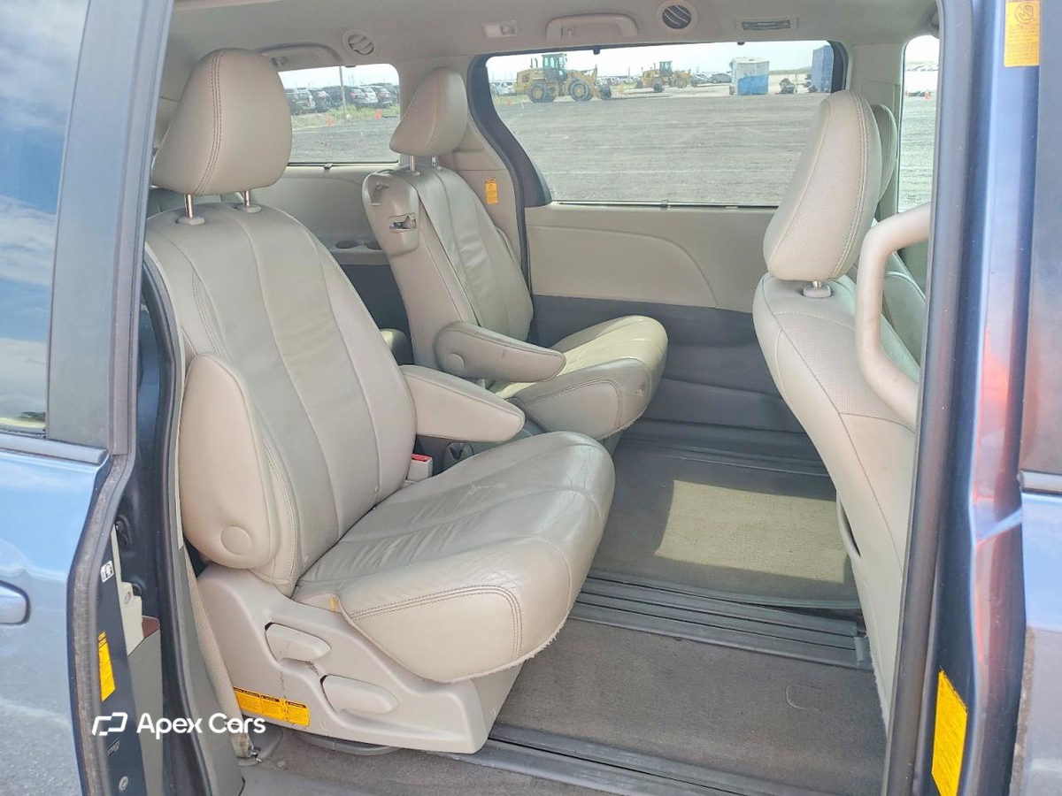 Toyota Sienna 2014