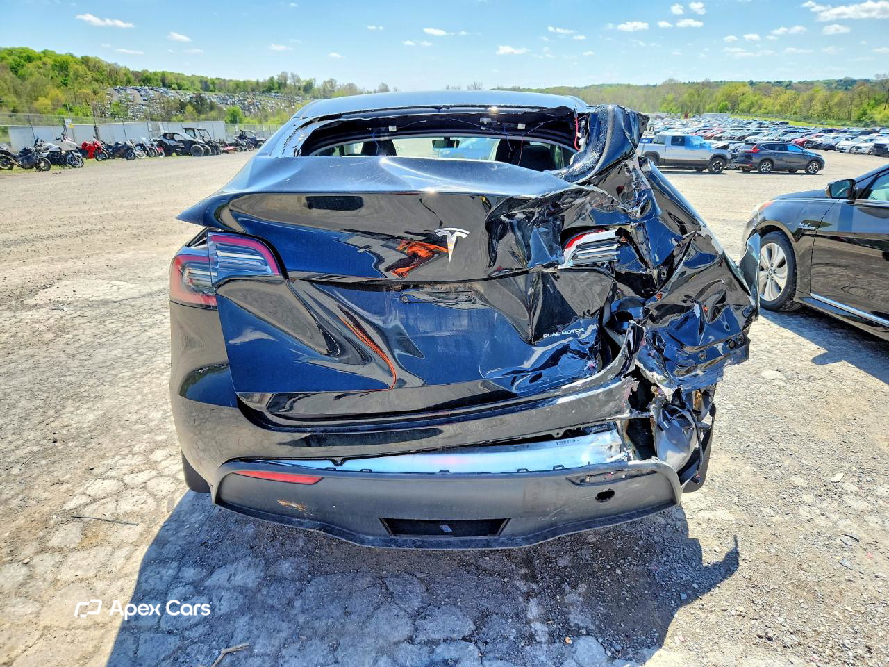 Tesla Model Y 2024