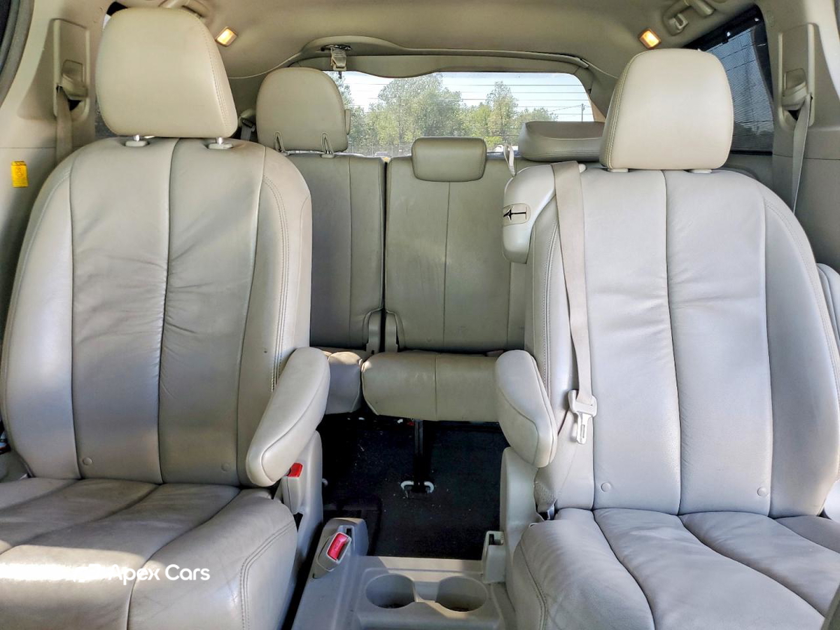 Toyota Sienna 2011