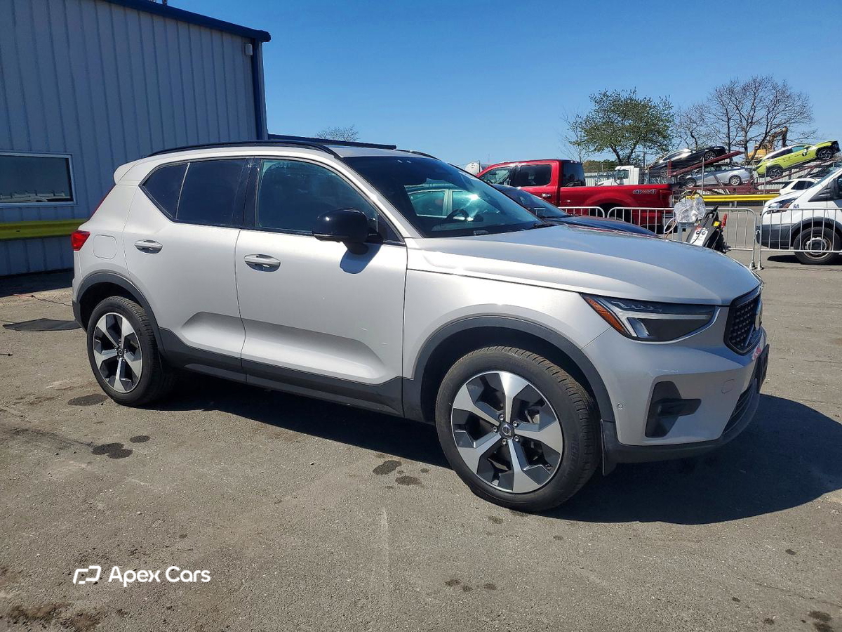 Volvo XC40 2023