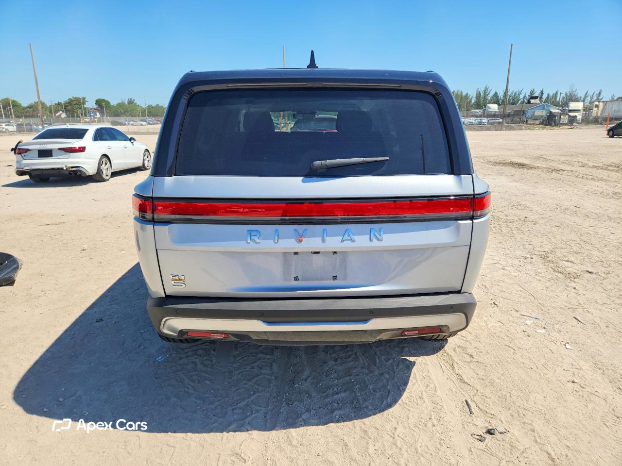 Rivian R1S 2023