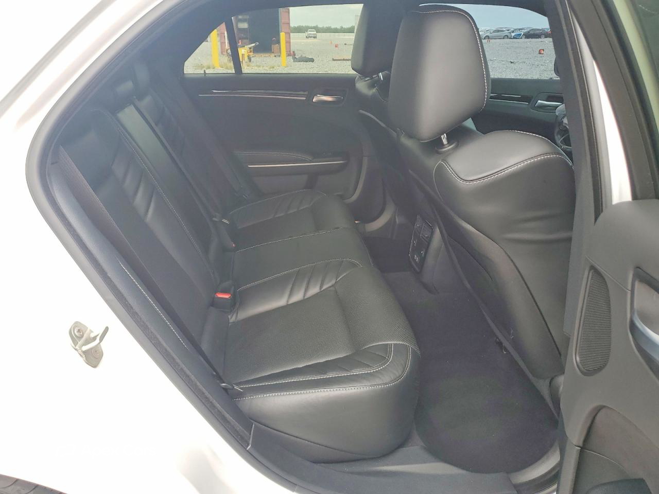 Chrysler 300 2023
