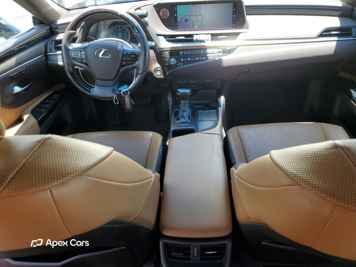 Lexus ES 2021