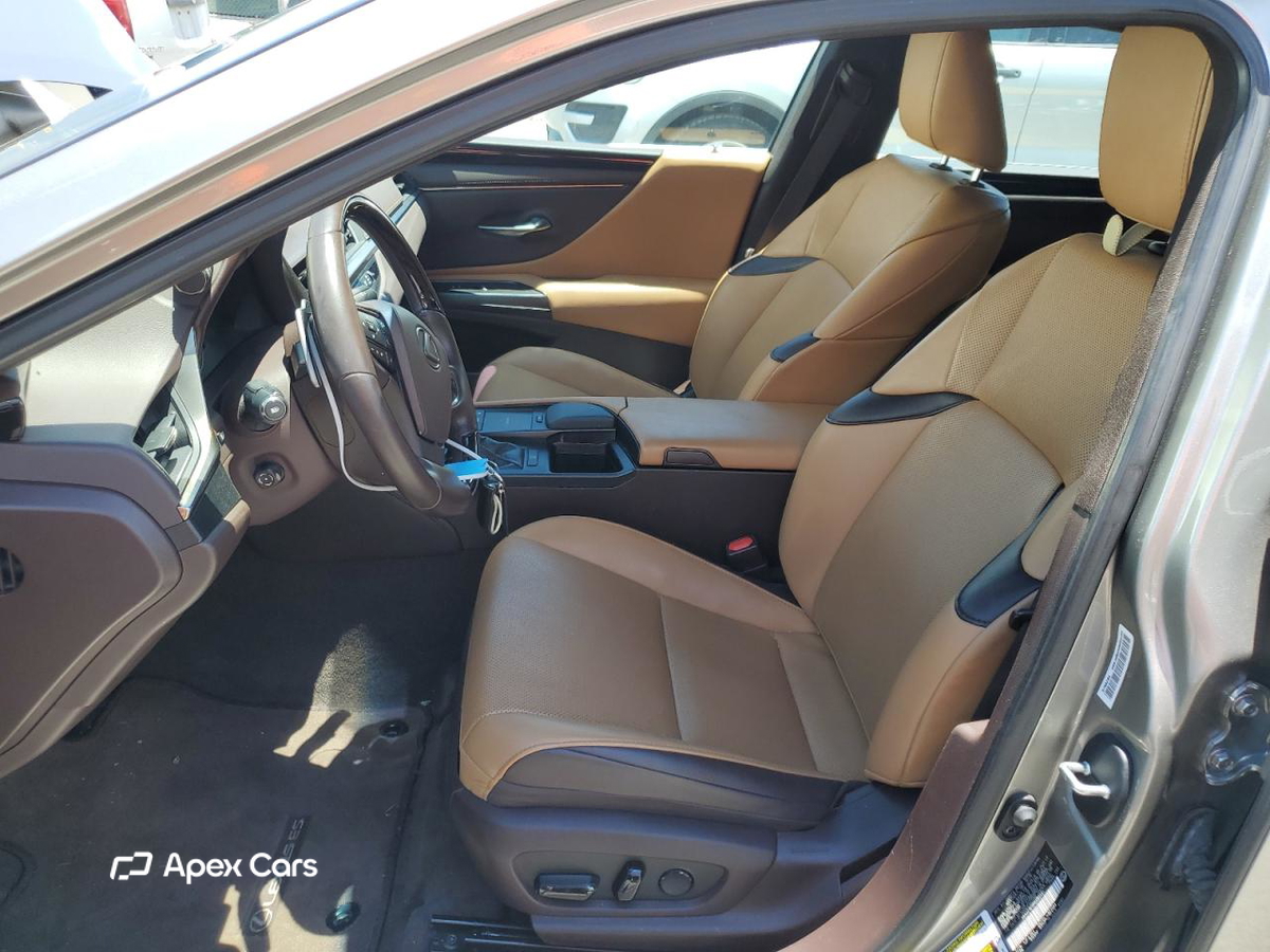 Lexus ES 2021