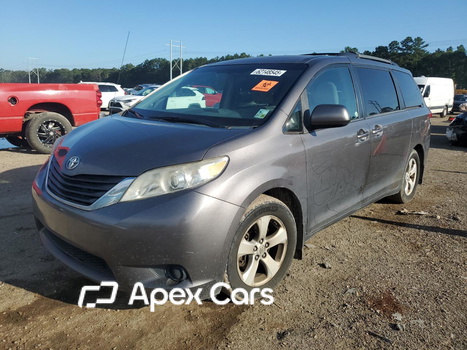 Toyota Sienna 2013 - Image 1 of 13