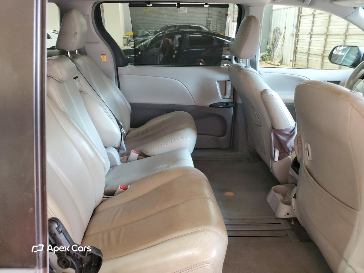Toyota Sienna 2012