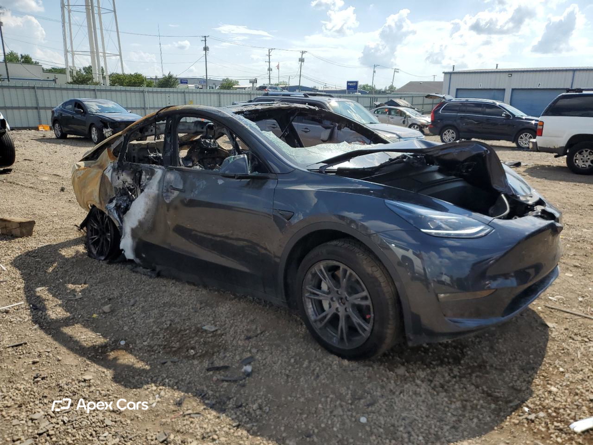 Tesla Model Y 2025
