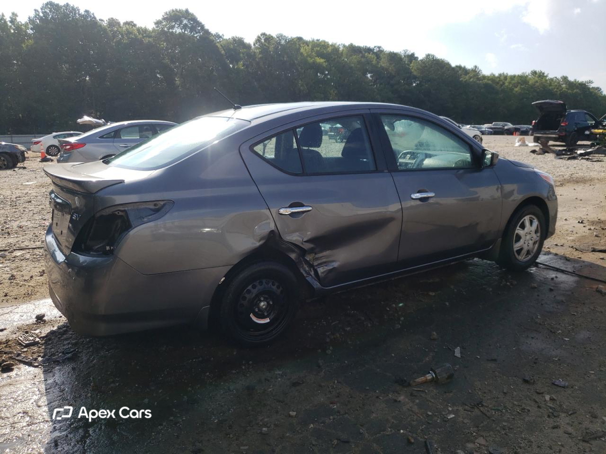 Nissan Versa 2016