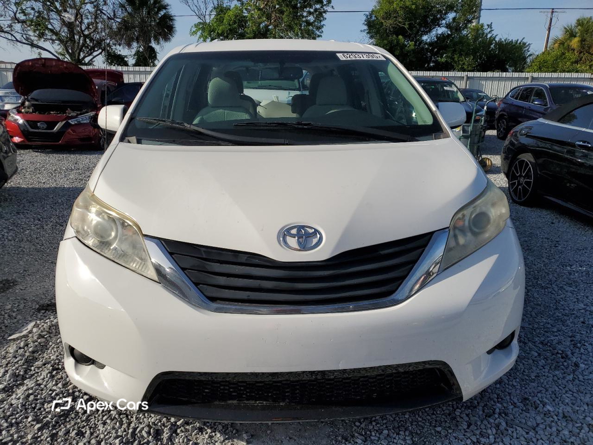 Toyota Sienna 2013