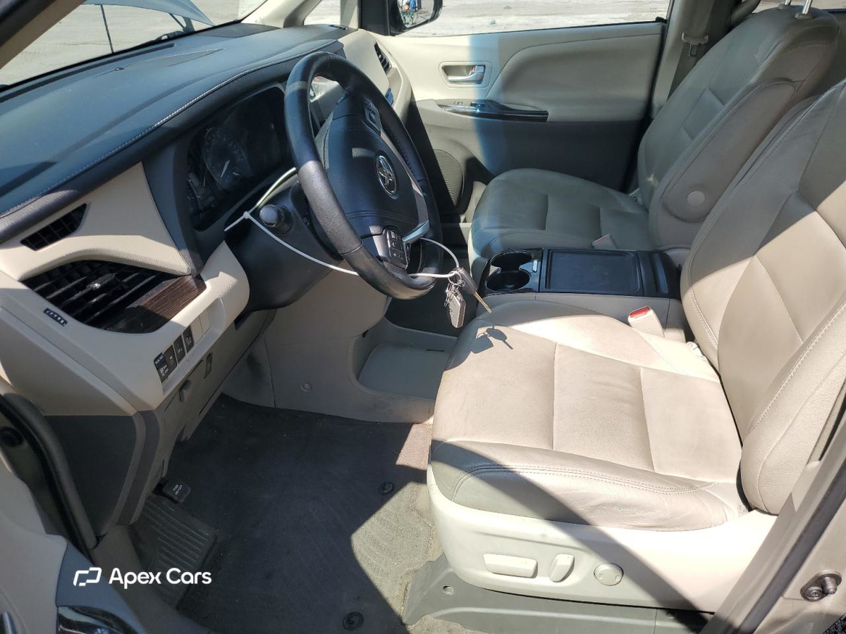 Toyota Sienna 2015
