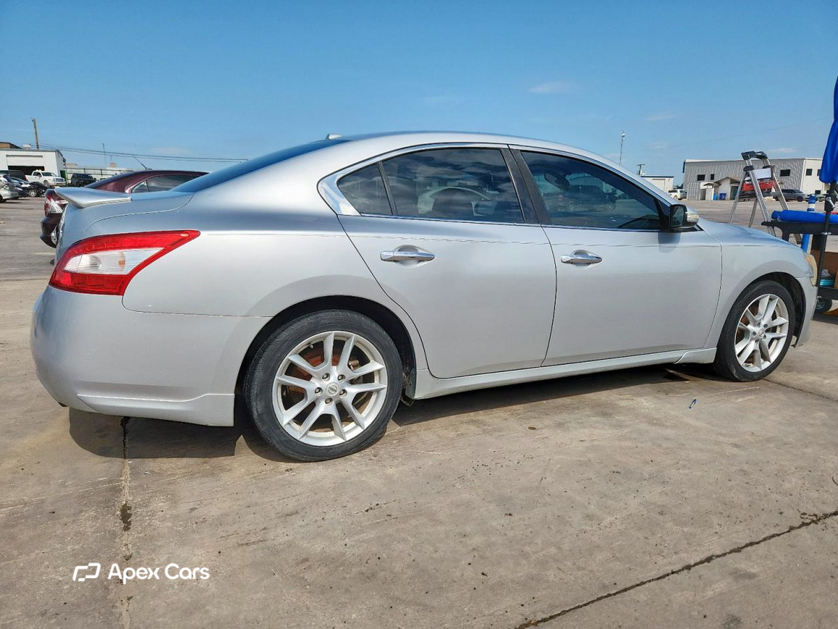 Nissan Maxima 2010