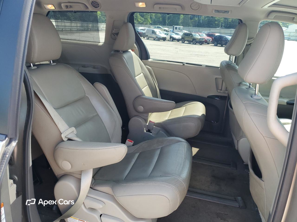 Toyota Sienna 2015