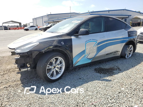 Tesla Model Y 2023 - Zdjęcie 1 z 12