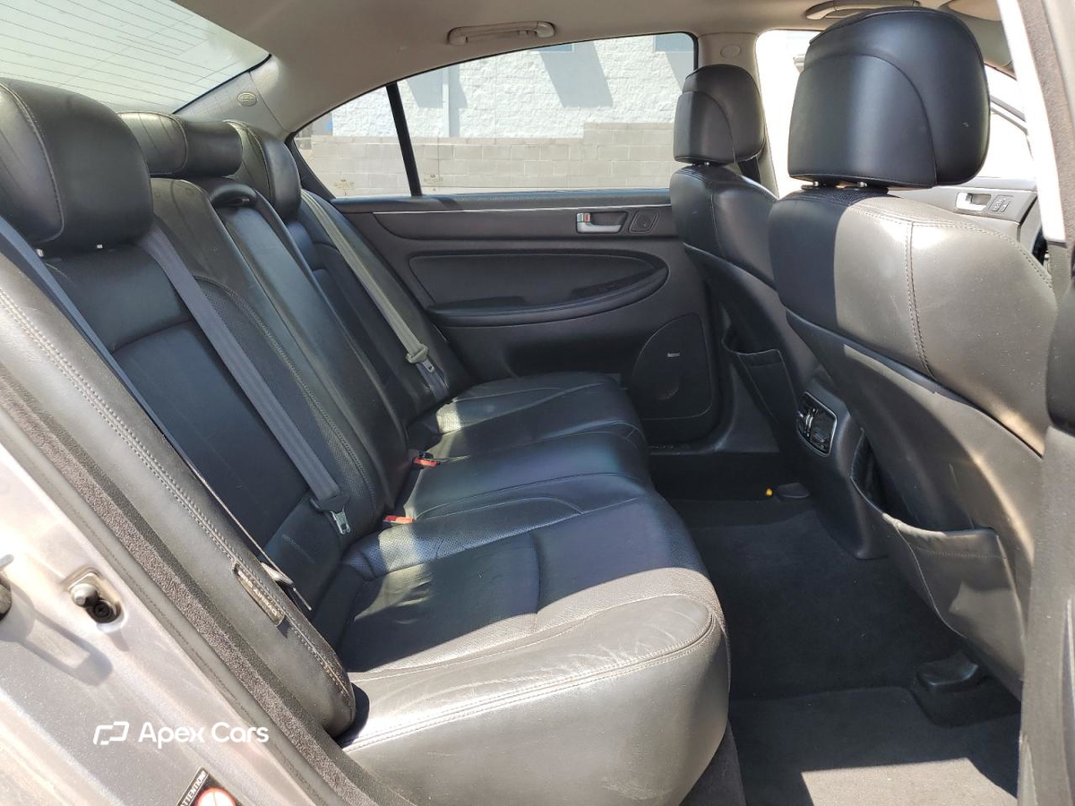 Hyundai Genesis 2013