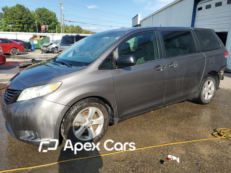 Toyota Sienna 2013 - Image 1 of 14
