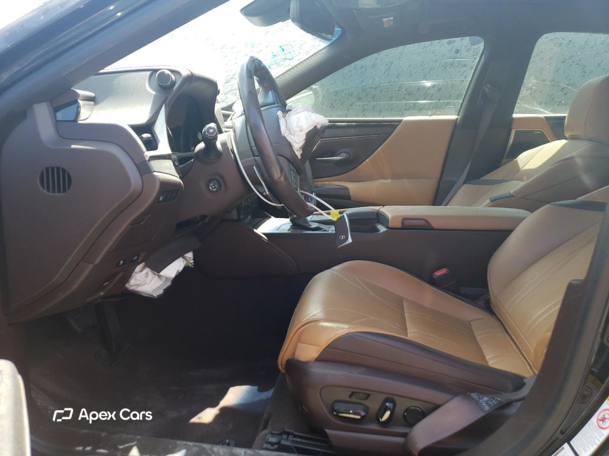 Lexus ES 2019