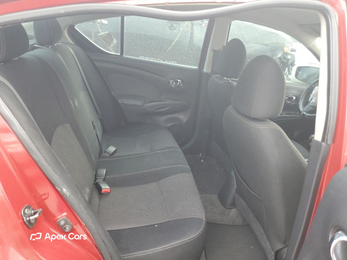 Nissan Versa 2015