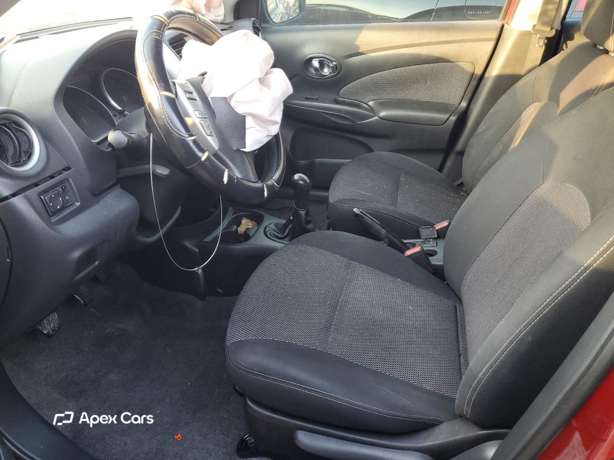 Nissan Versa 2015