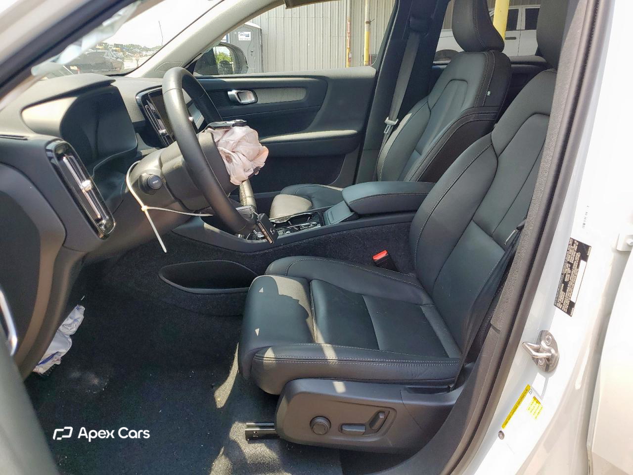 Volvo XC40 2025