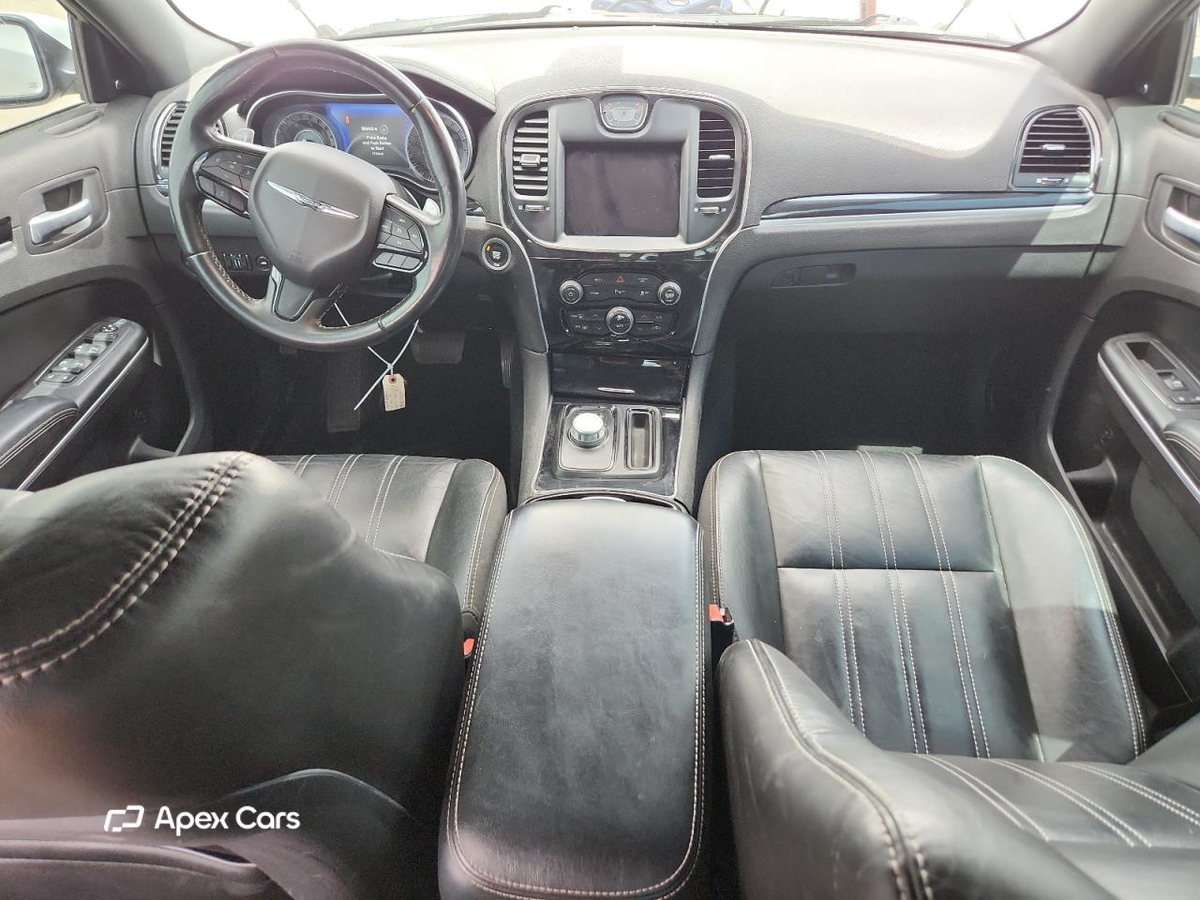 Chrysler 300 2021