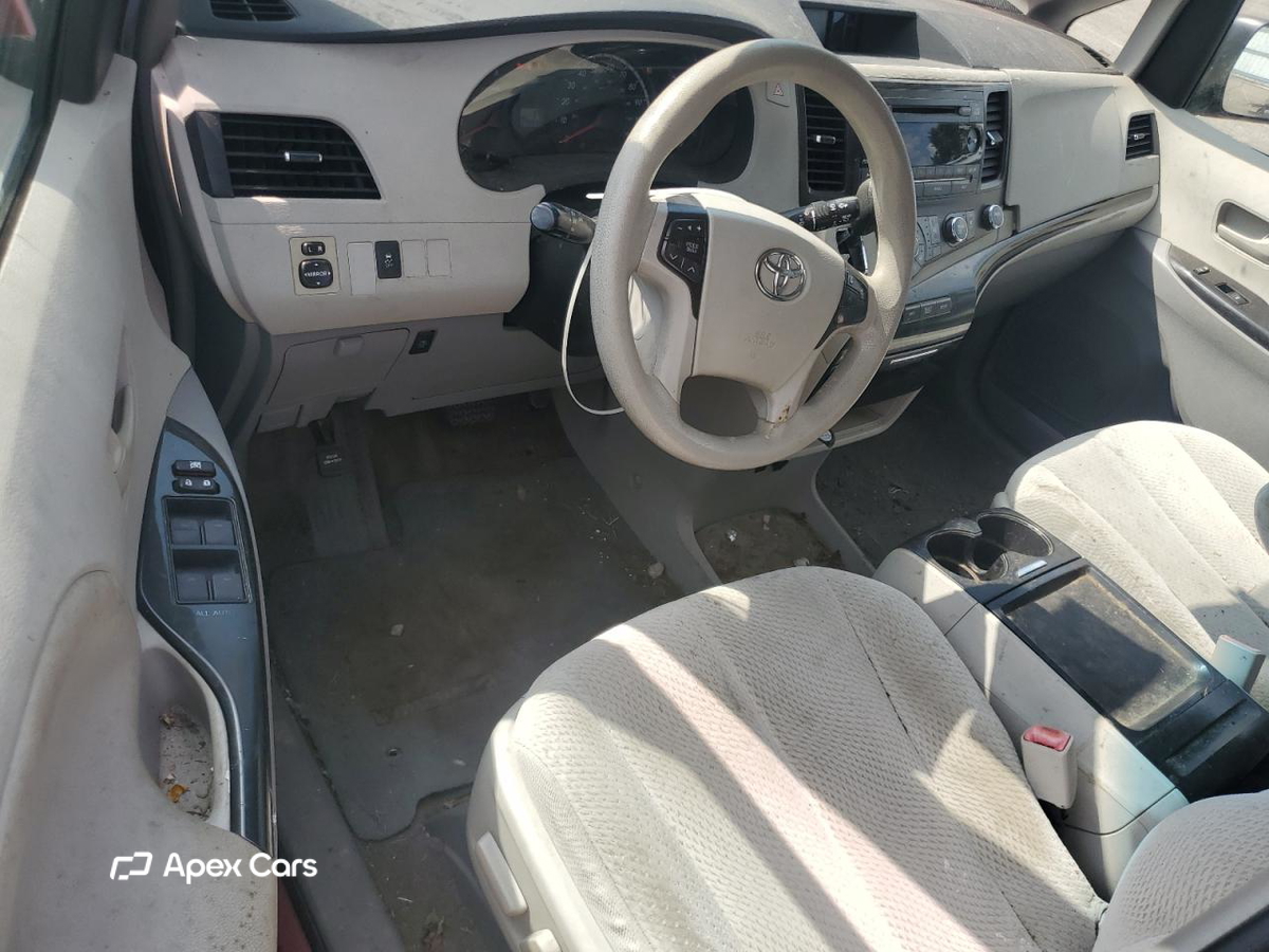 Toyota Sienna 2011