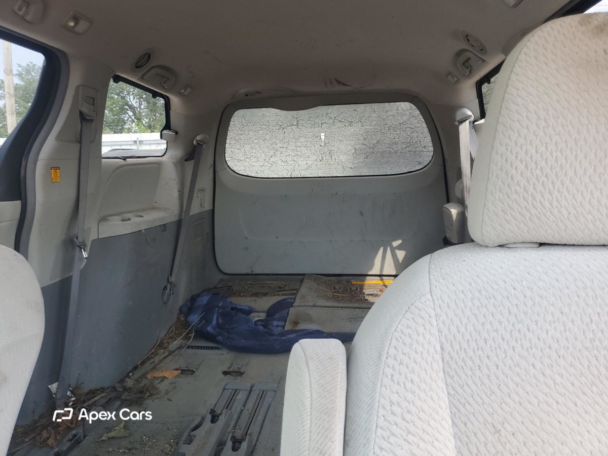 Toyota Sienna 2011