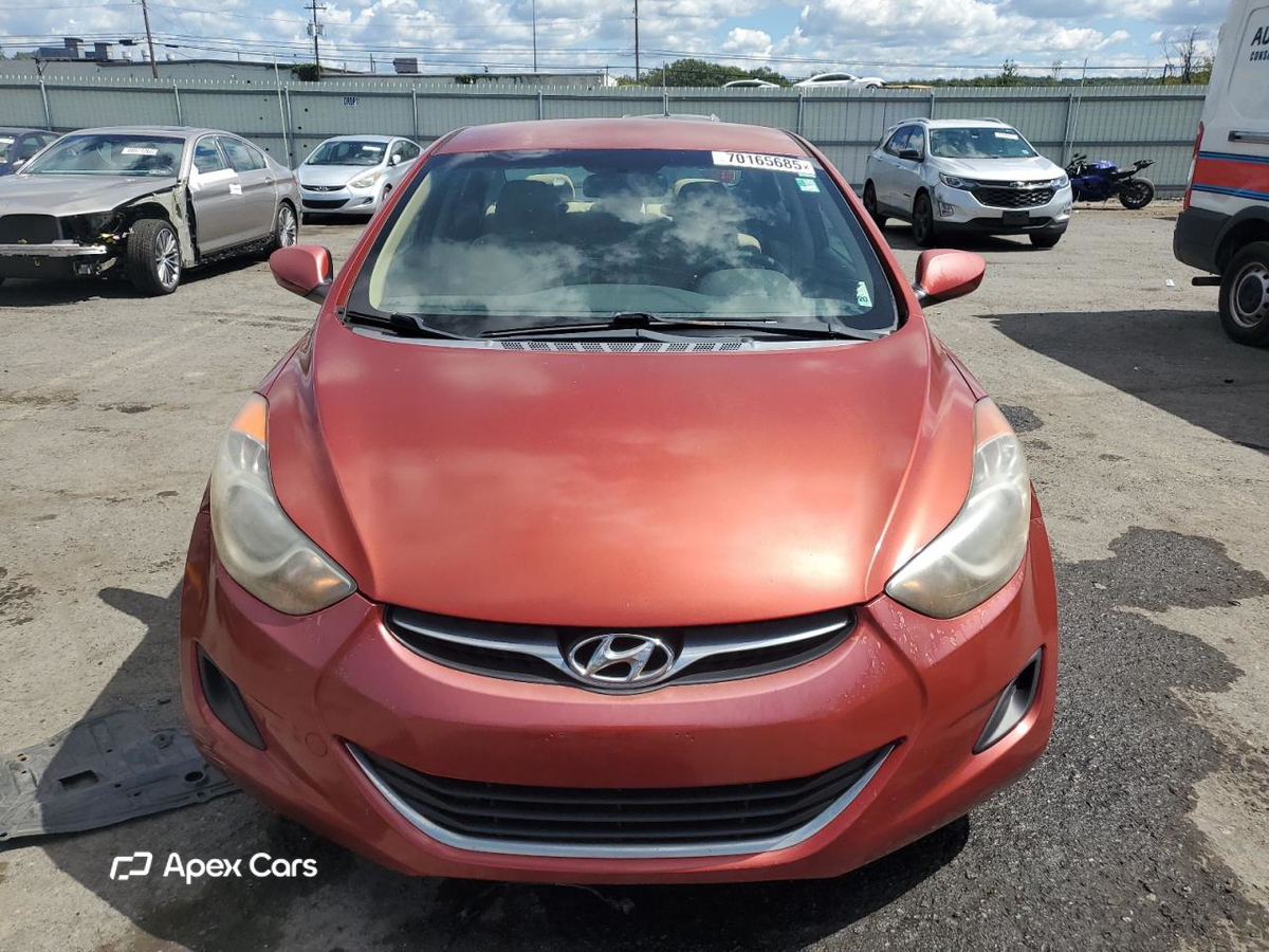 Hyundai Elantra 2011