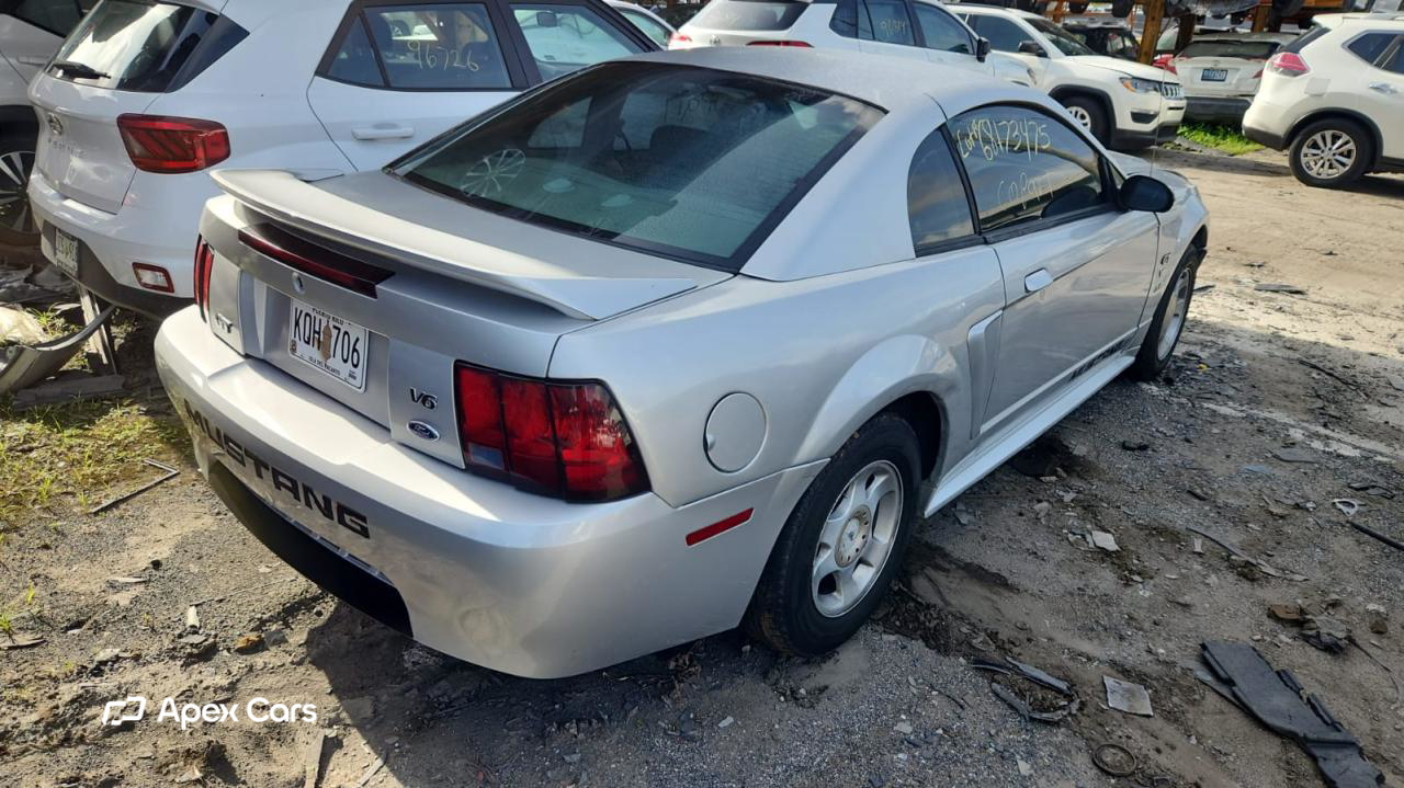 Ford Mustang 2000