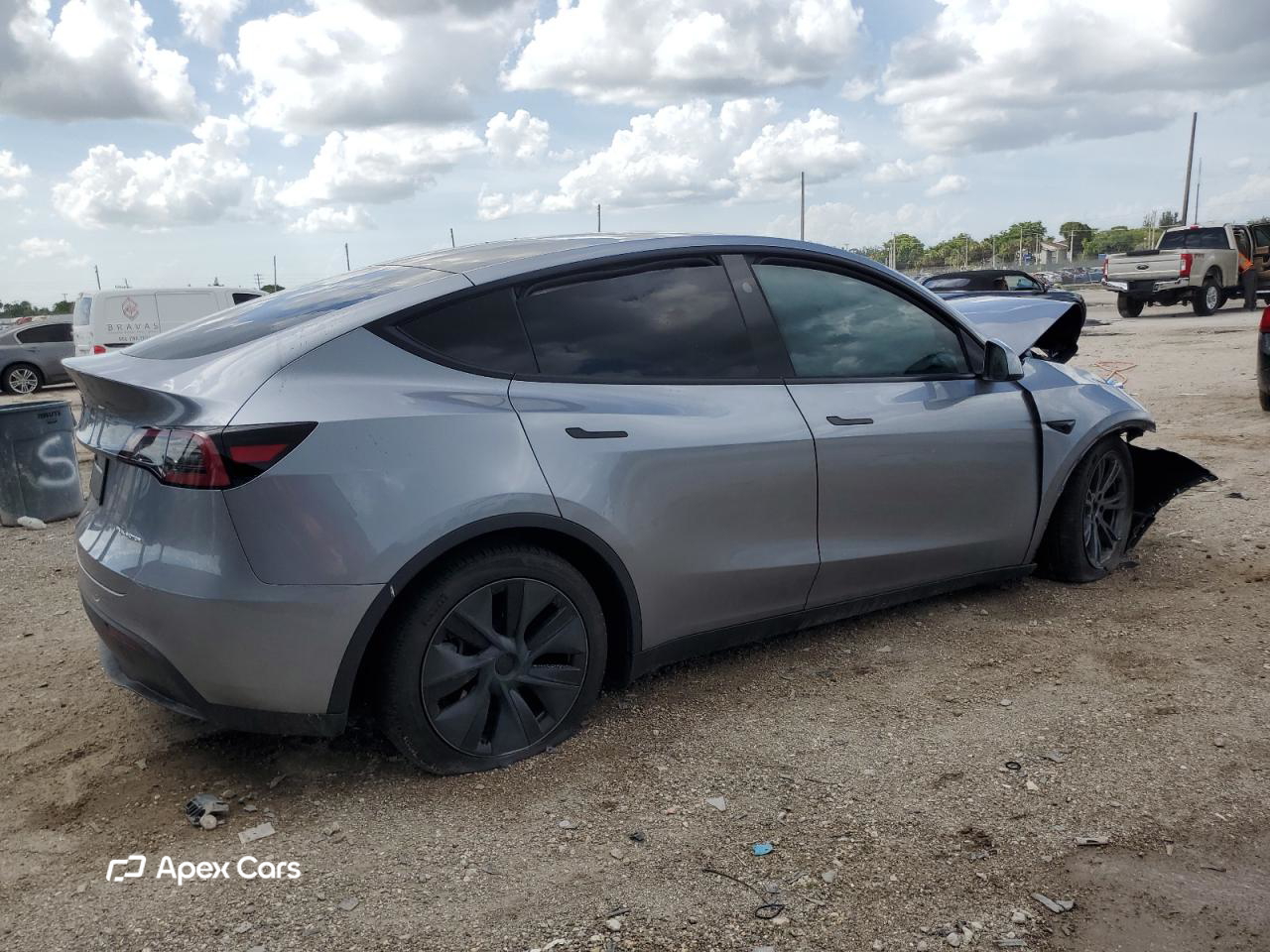 Tesla Model Y 2025