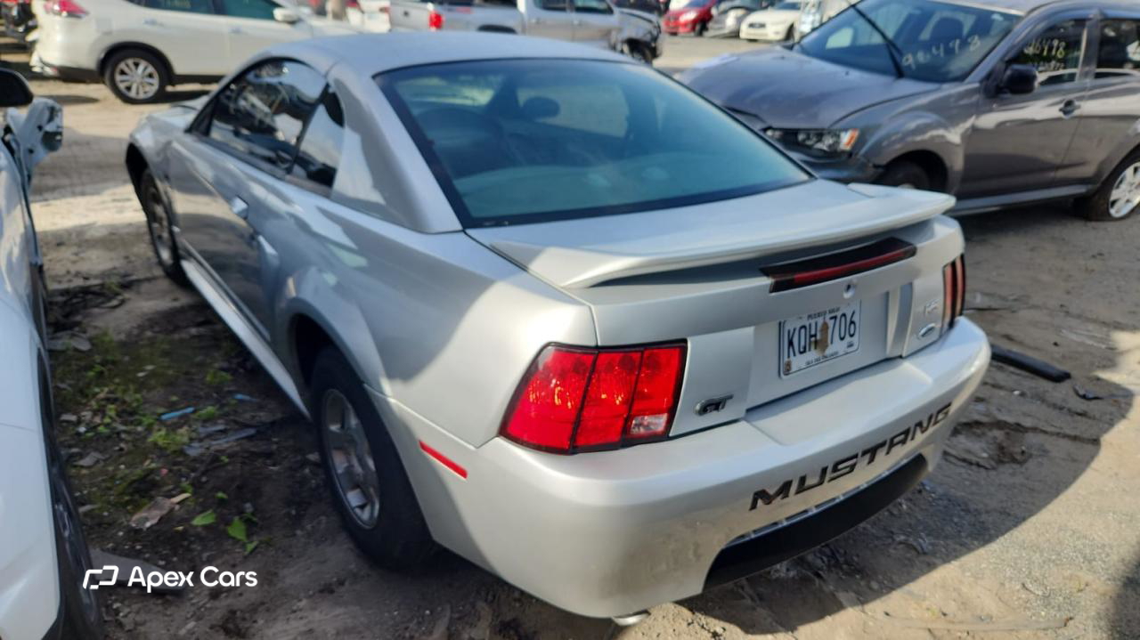 Ford Mustang 2000