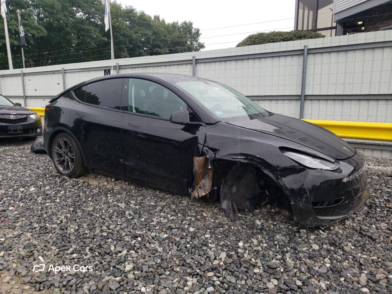 Tesla Model Y 2025