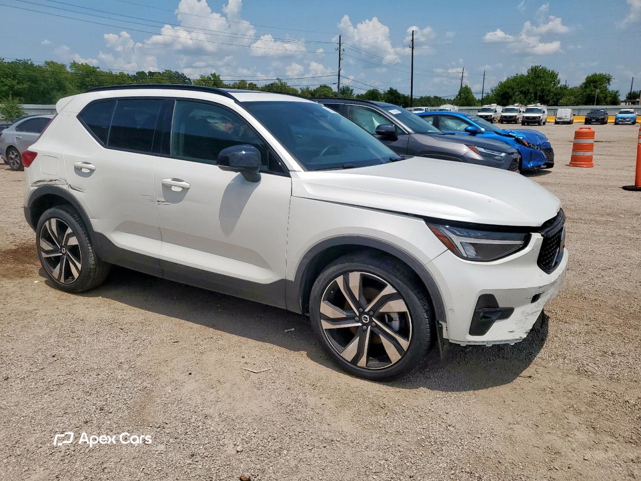 Volvo XC40 2025