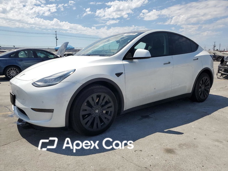 Tesla Model Y 2021 - Image 1 of 13