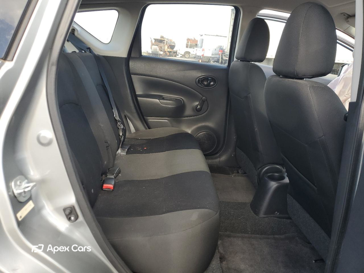 Nissan Versa 2015