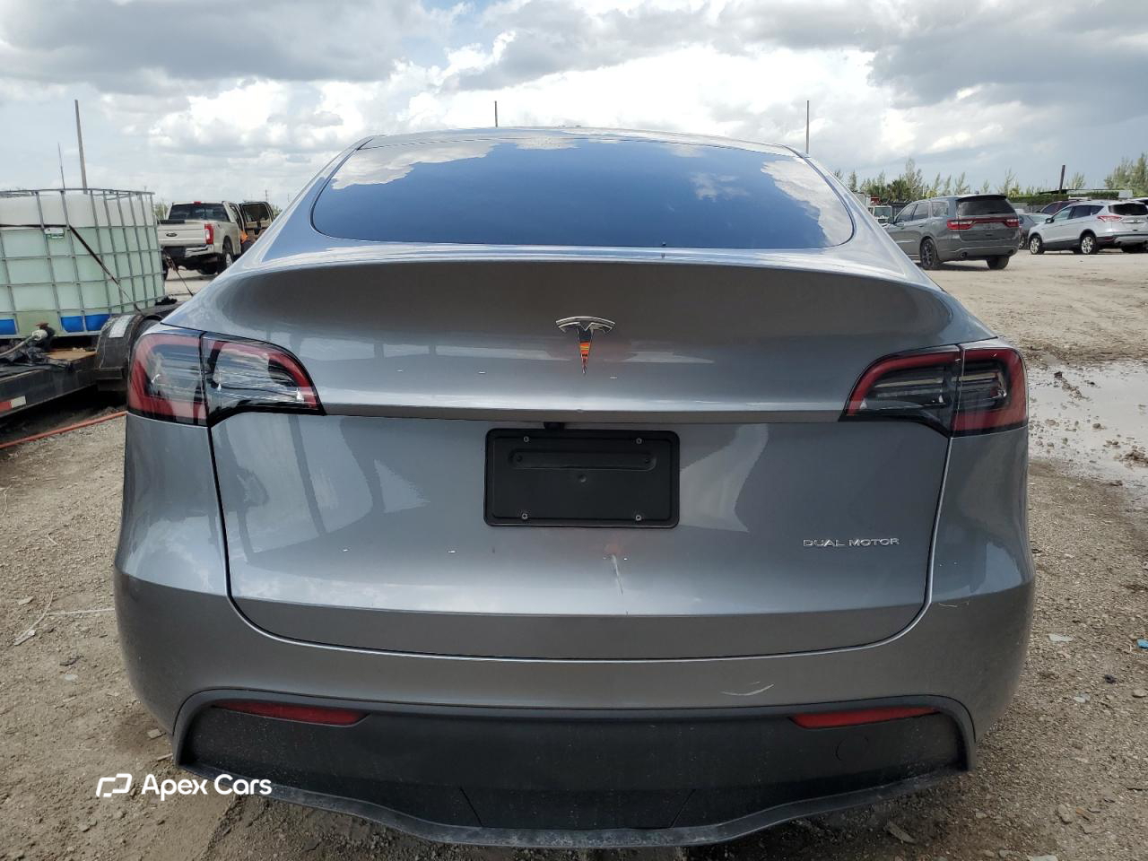 Tesla Model Y 2025