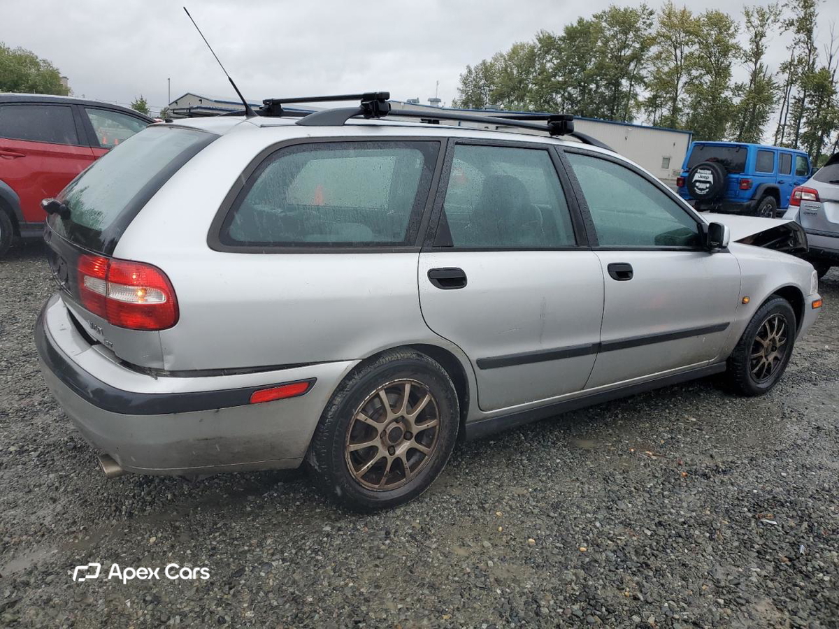 Volvo V40 2001
